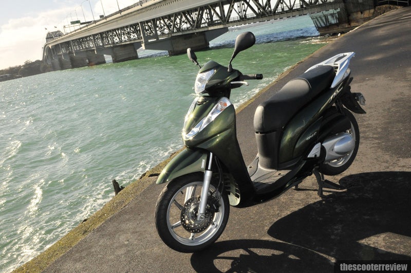 Honda SH 300 - The Scooter Review